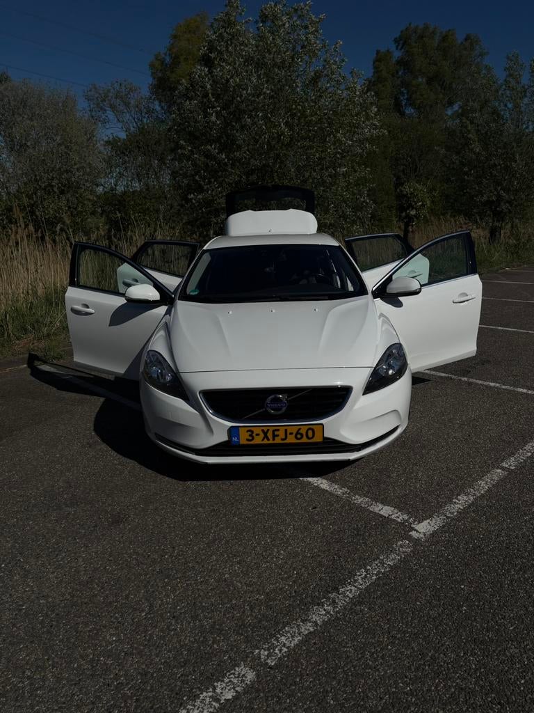 Volvo V40 1.6 T2 120PK 2014 Wit, Voorwielaandrijving, 1596 cc, 4 cilinders, Wit