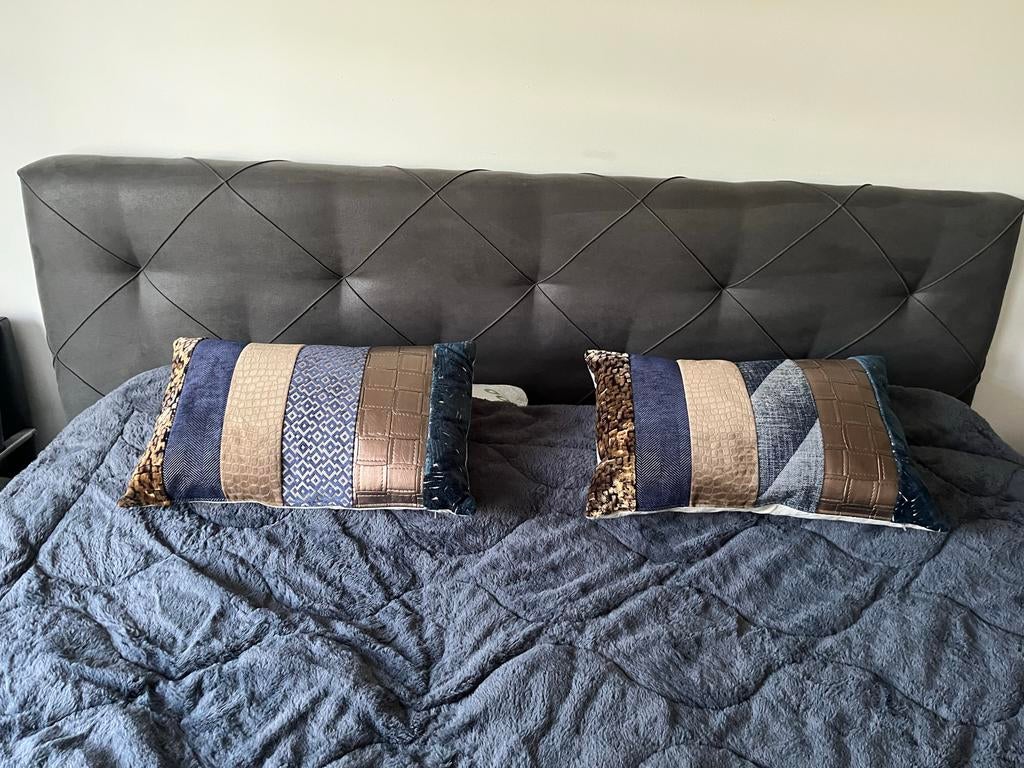 Claudi kussens, Huis en Inrichting, Woonaccessoires | Kussens, Ophalen of Verzenden, Zo goed als nieuw, Overige kleuren, Rechthoekig