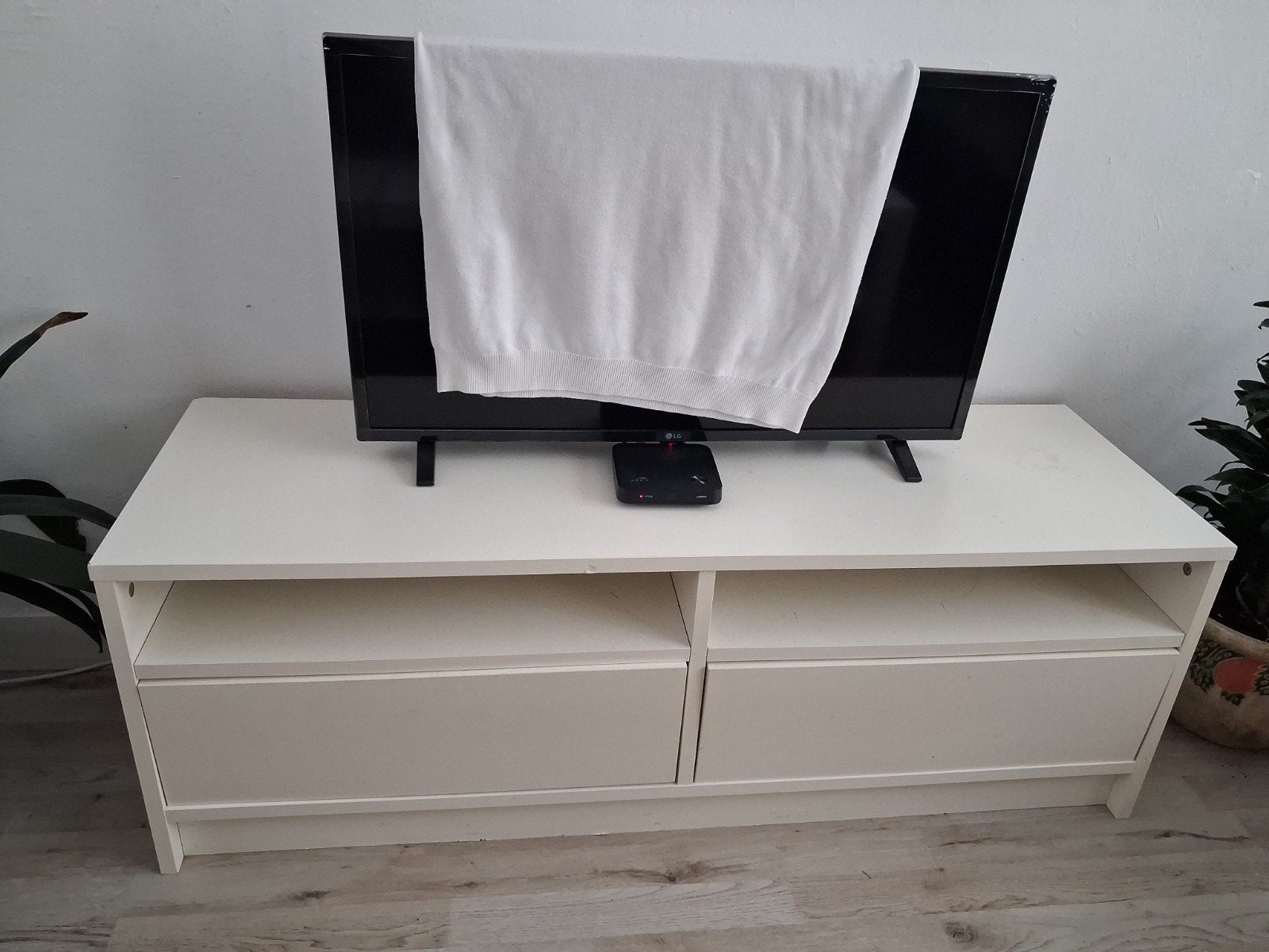Ikea TV-meubel met 2 laden (120x42x39 cm), Ophalen, Gebruikt, 100 tot 150 cm, Minder dan 100 cm