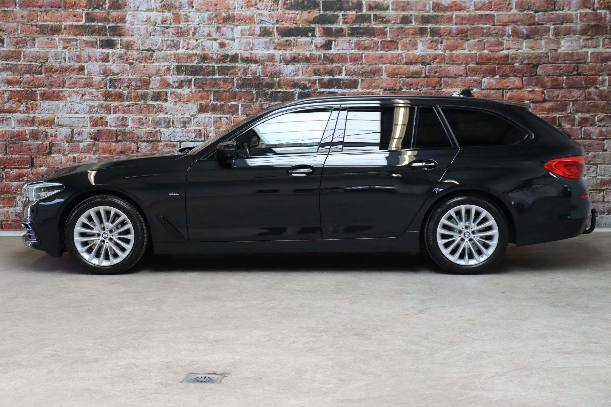 BMW 5-serie Touring 530i xDrive High Executive Sport Line Au, Auto's, 1998 cc, Gebruikt, 4 cilinders, Zwart