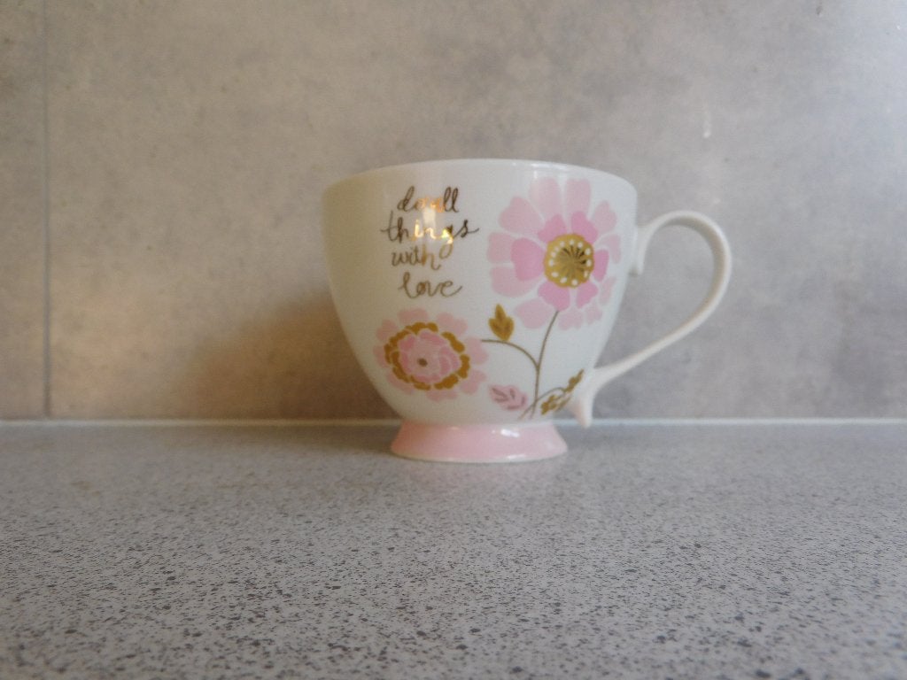 Teacup 300 ml. Do all things with Love Agatha Bester, Ophalen of Verzenden, Zo goed als nieuw, Overige stijlen, Kop(pen) en/of Schotel(s)