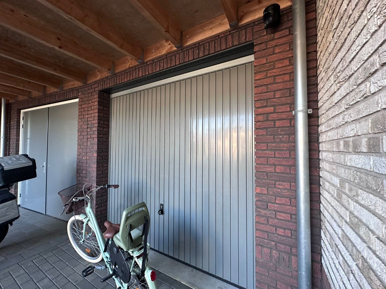 Hörmann Garagedeur 2500x2375 mm  Zo goed als nieuw, Doe-het-zelf en Verbouw, Deuren en Horren, Garagedeur, Ophalen of Verzenden