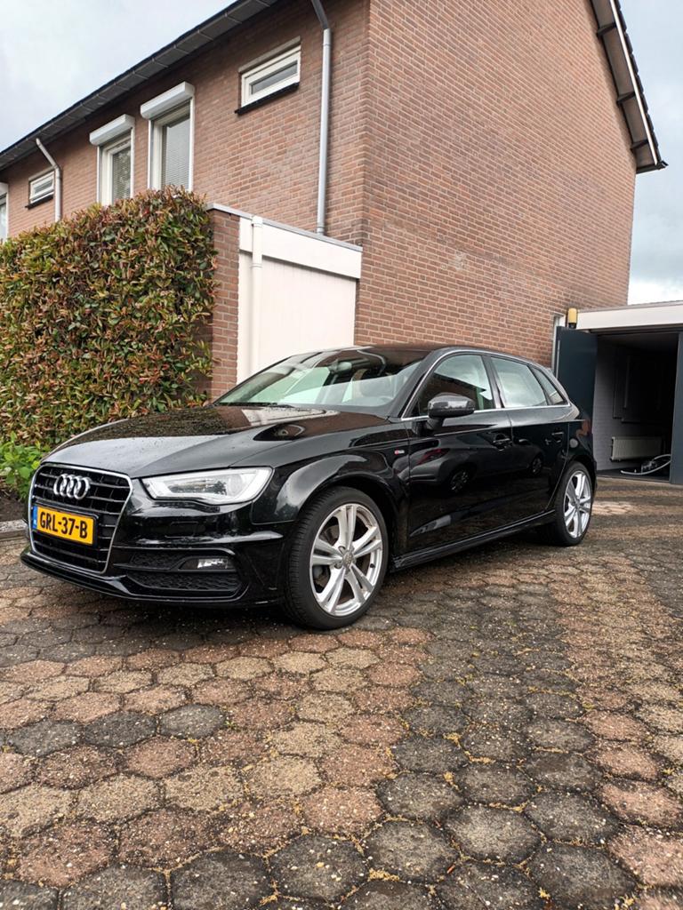 Audi A3 1.2 Tfsi 81KW S-Line Sportback 2015 Zwart, Auto's, Audi, Voorwielaandrijving, Stof, 4 cilinders, 620 kg