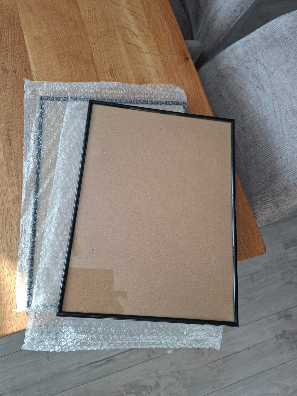 Twee zwarte fotolijsten 30x40 cm - Zo goed als nieuw, Ophalen, Zo goed als nieuw, Fotolijst, Met ophangsysteem
