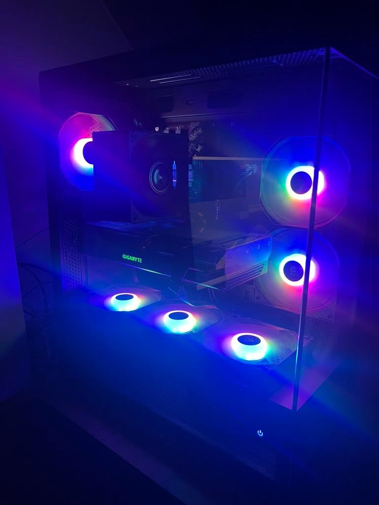 High End Gaming Setup / Ryzen 7600 / 7800XT / 32 GB 6000 MHz, Spelcomputers en Games, Games | Pc, Zo goed als nieuw, Shooter, 1 speler