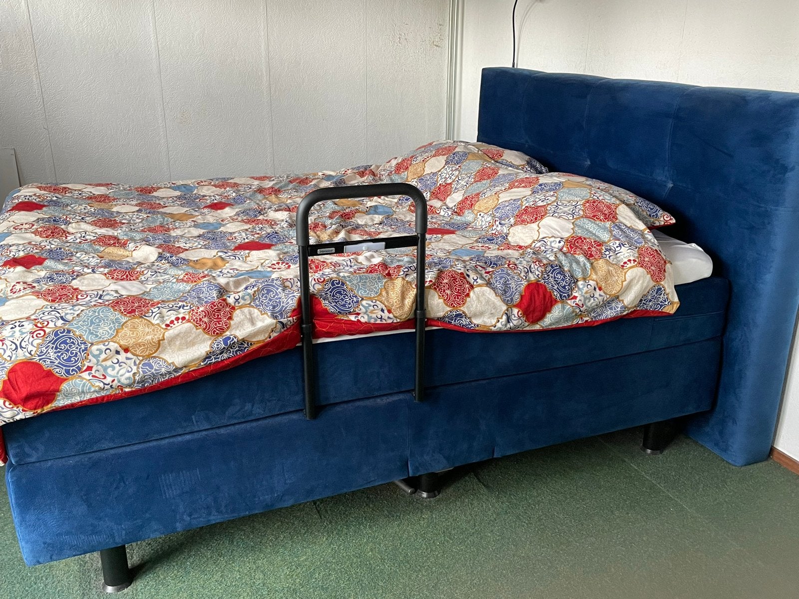 AveK verstelbaar tweepersoonsbed met matras en bedbeugel, Ophalen, Verstelbaar, Blauw, Tweepersoons