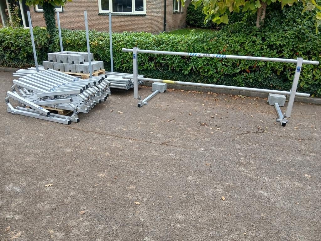 Dakrandbeveiliging ASC complete set zgan 63 meter plat dak, Doe-het-zelf en Verbouw, Steigers, Zo goed als nieuw, Rolsteiger of Kamersteiger
