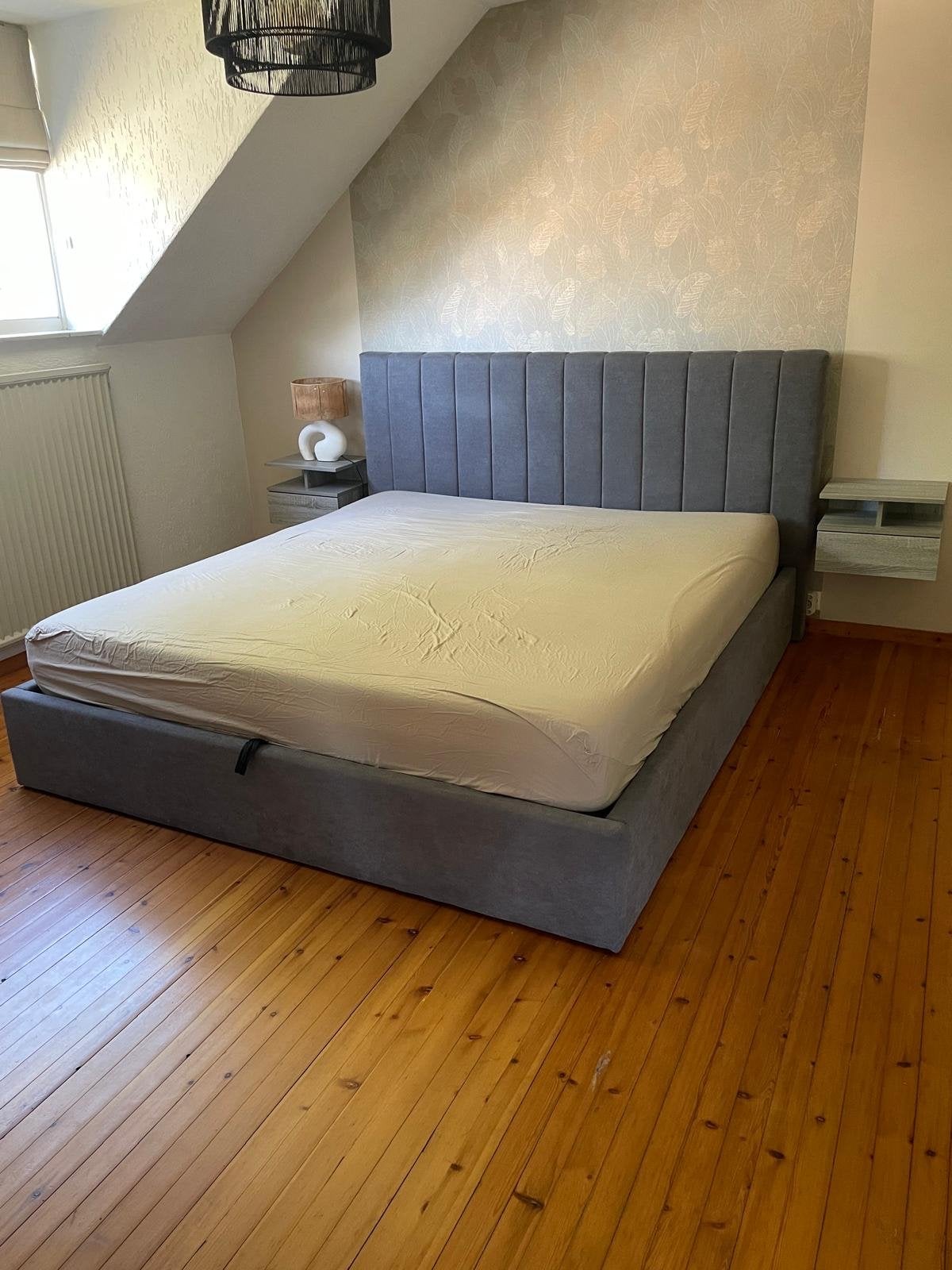 Tweepersoonsbed met opbergruimte - Grijs stof, Huis en Inrichting, Slaapkamer | Bedden, Ophalen, Verstelbaar, Tweepersoons, Zo goed als nieuw