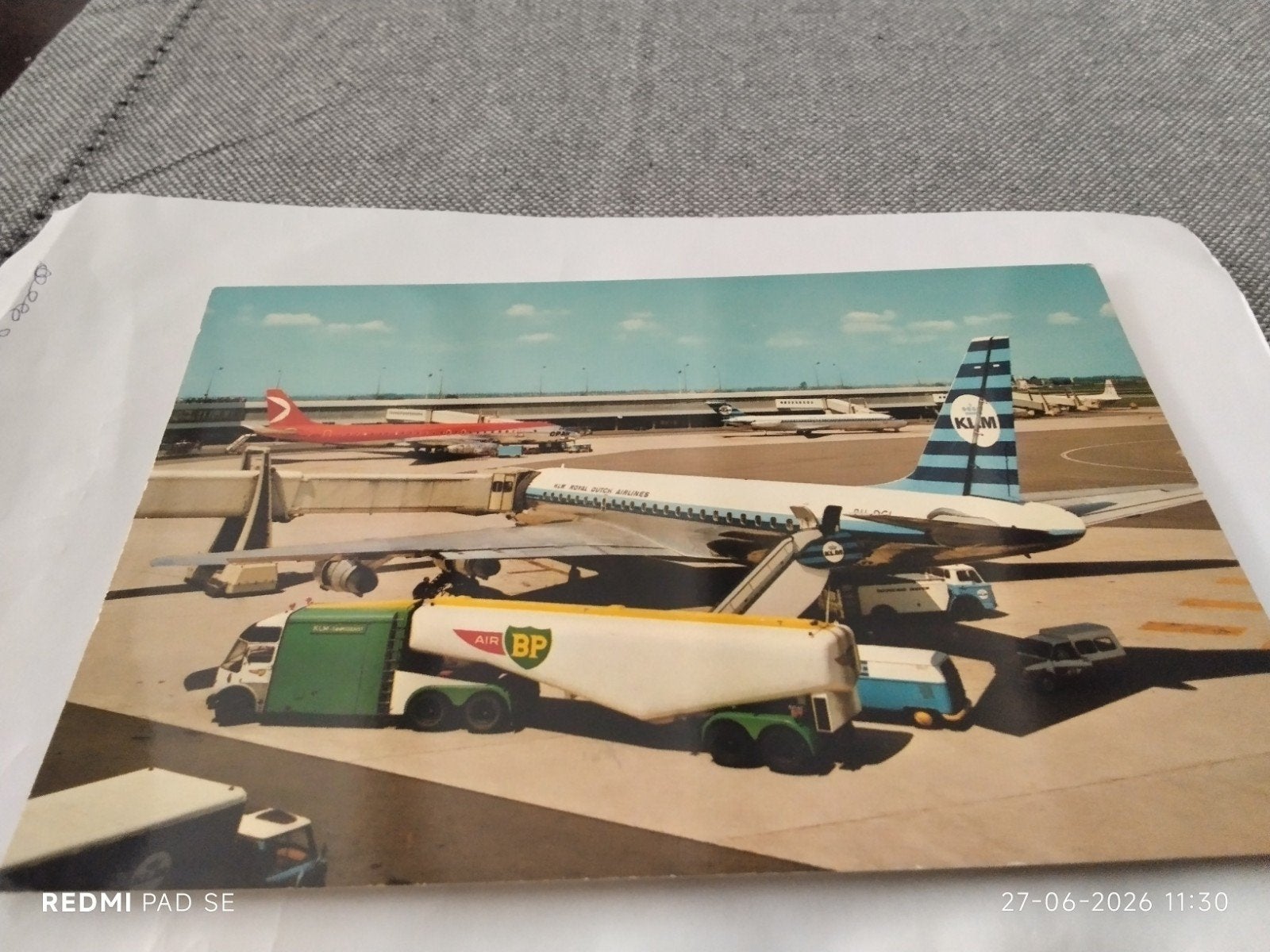 Vintage Ansichtkaart Schiphol KLM Vliegtuigen Jaren '60, Verzamelen, Ophalen of Verzenden, 1960 tot 1980, Noord-Holland