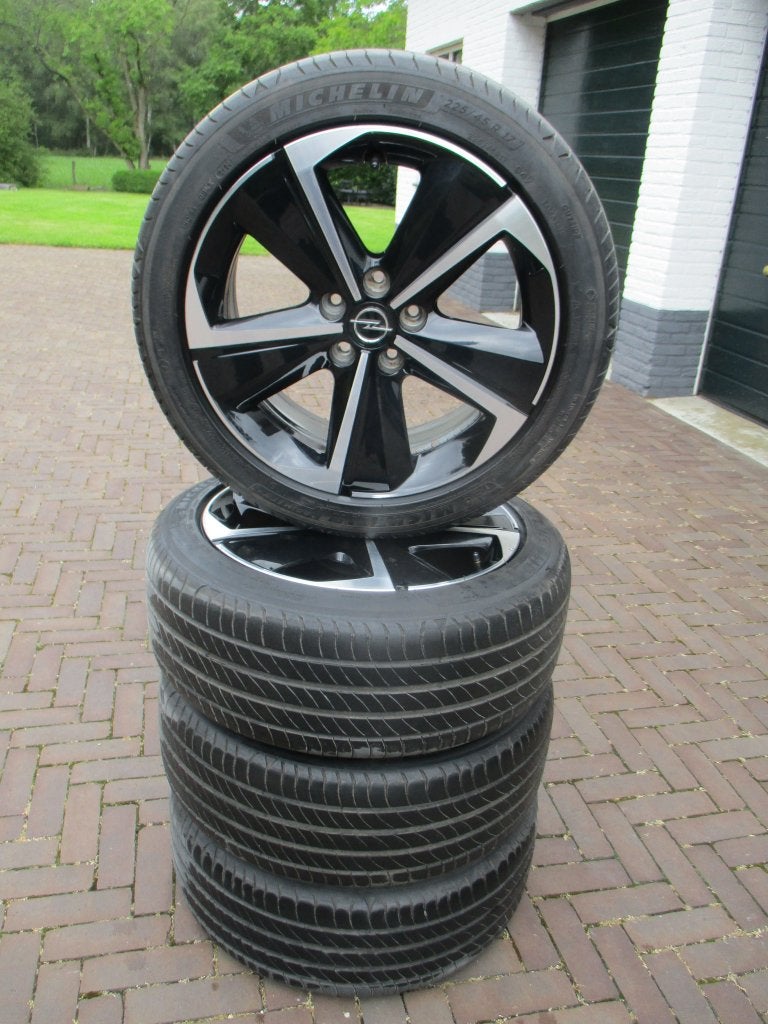 Originele Opel Astra L 17 inch velgen zomer IZGST, Ophalen, Gebruikt, Banden en Velgen, 17 inch