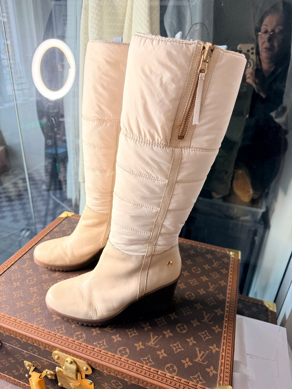 UGG Australia Leona Wedge Boots Zeldzaam Beige/Crème, Ophalen of Verzenden, Zo goed als nieuw, Beige, Hoge laarzen