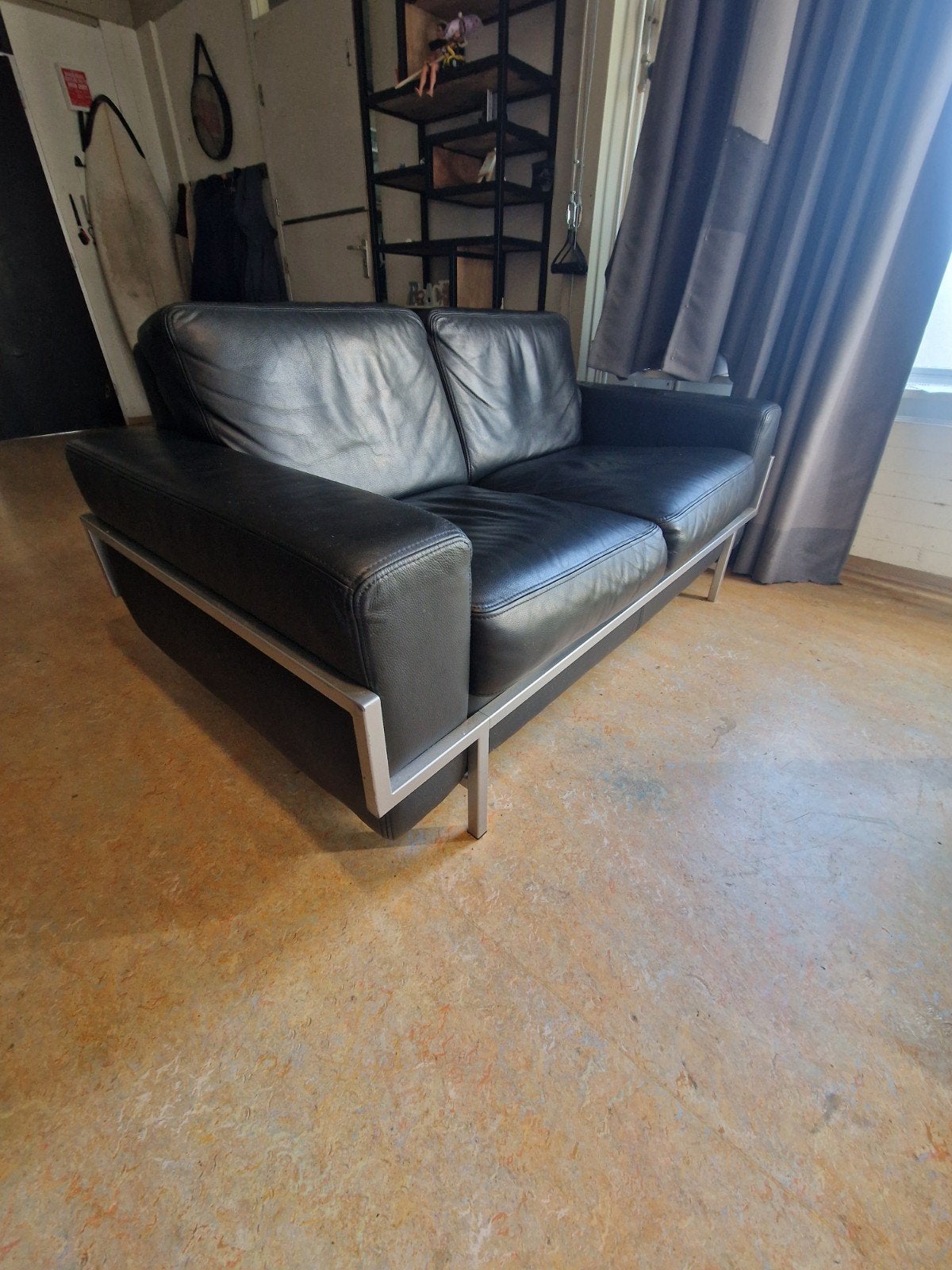 Zwarte leren bank en fauteuil - Comfortabel en stijlvol