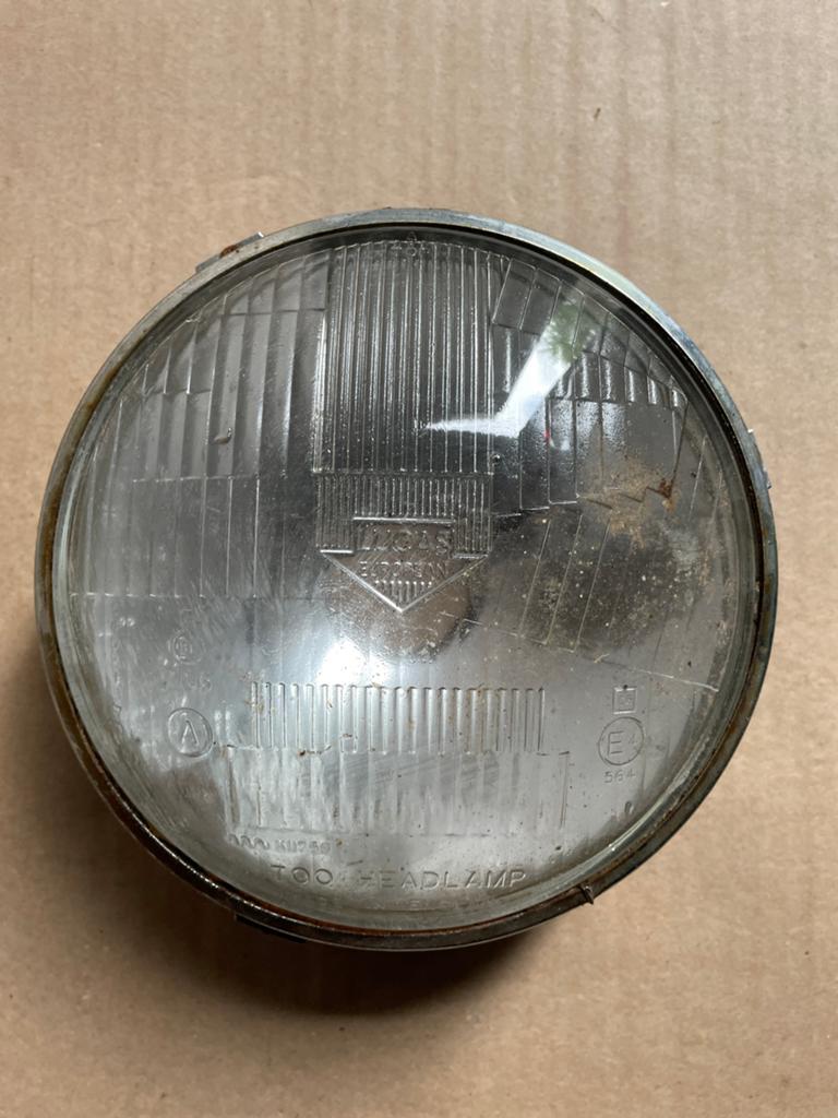 Binnenwerk koplamp oldtimer auto uit de jaren 70, Ophalen