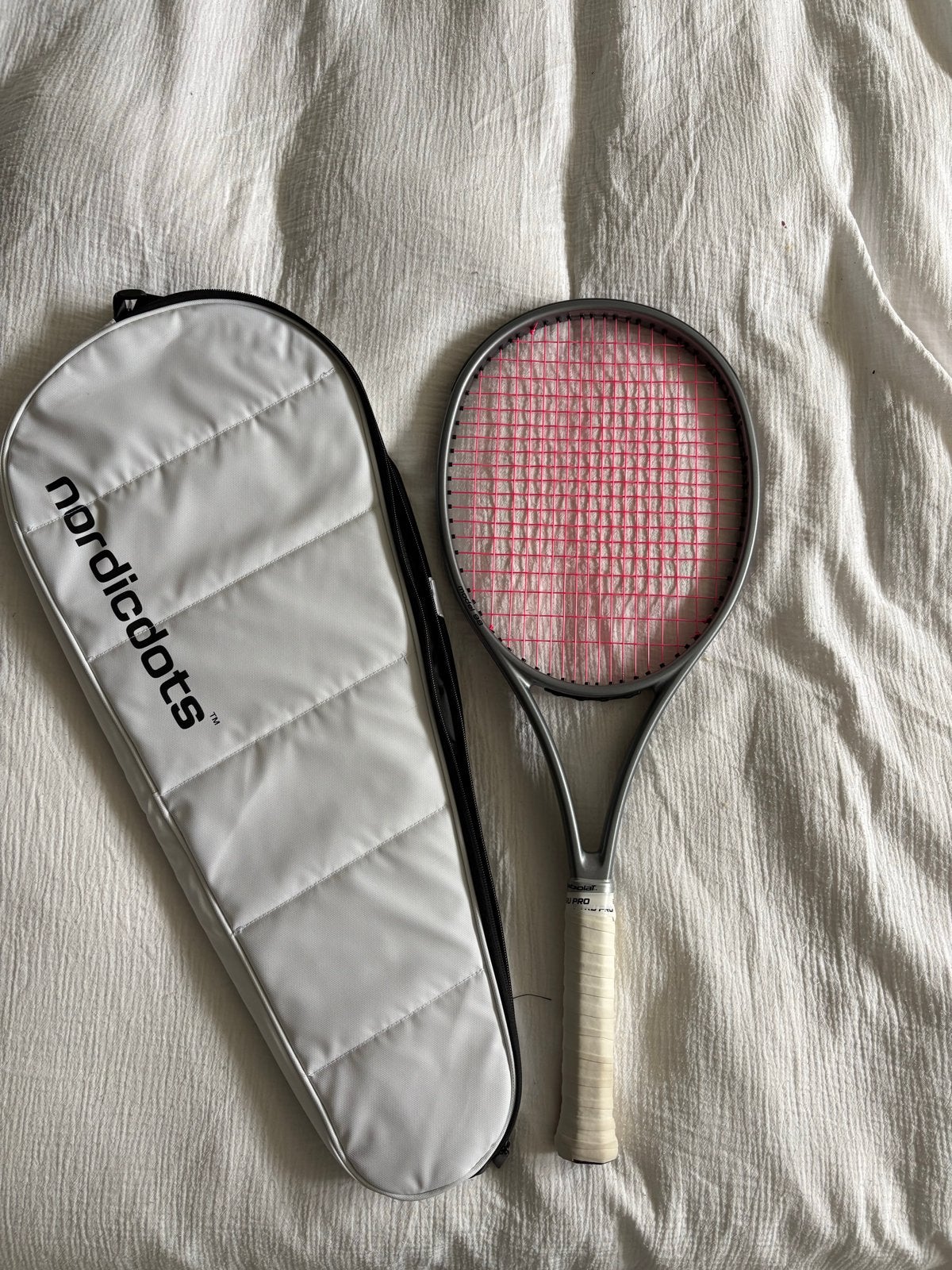Nordicdots 98 Pro Tennisracket met Solinco bespanning, Overige merken, Ophalen of Verzenden, Zo goed als nieuw, Racket