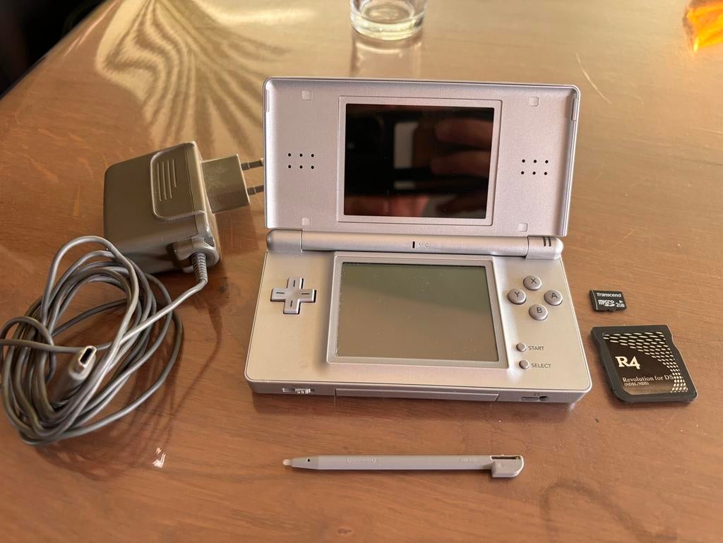 Nintendo DS Lite - Puntgaaf met R4 kaart, Spelcomputers en Games, Spelcomputers | Nintendo DS, Met games, Ophalen of Verzenden