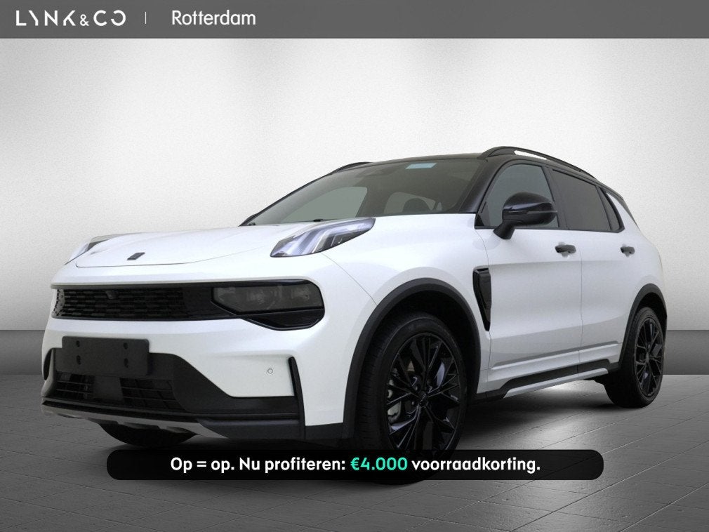 Lynk & Co 01 | MORE | Panoramadak | 360 camera |, Auto's, Automaat, 1800 kg, Zwart, 4 cilinders