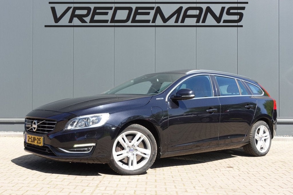 Volvo V60 2.4 D6 AWD Plug-In Hybrid Summum LEDER/ADAPTIVE/AU, Auto's, Volvo, Automaat, Zwart, Vierwielaandrijving, Automatische klimaatregeling