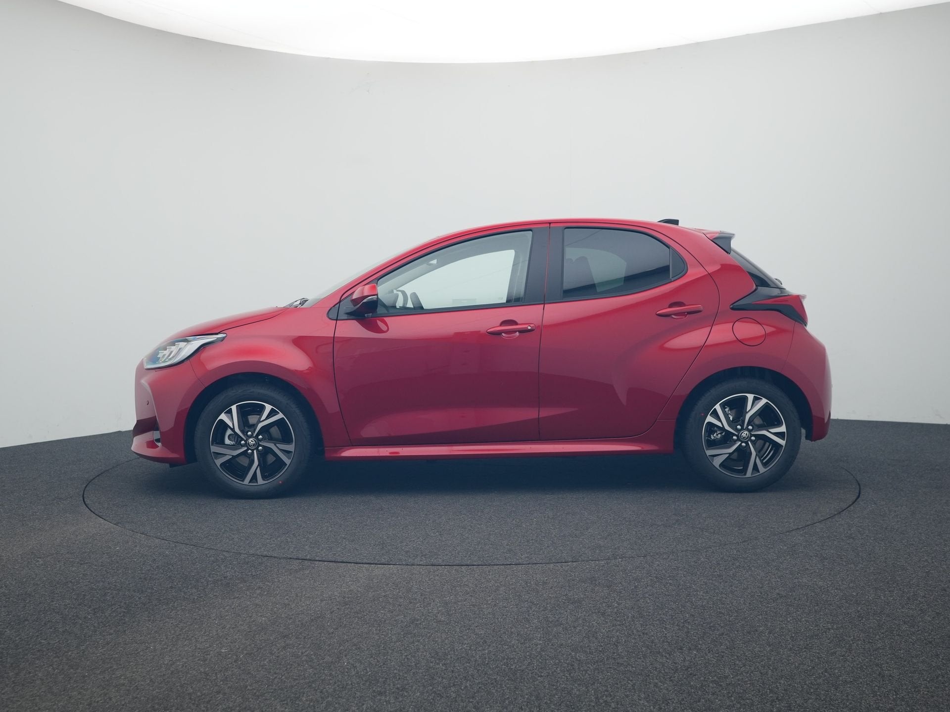 Toyota Yaris 1.5 Hybrid 115 Dynamic | Comfort pakket | Stoel, 12 maanden, Bedrijf, Hybride Elektrisch/Benzine, 3 cilinders