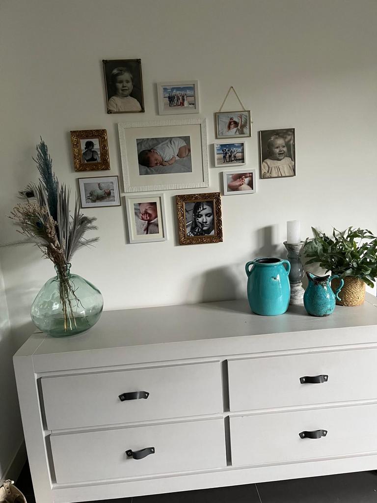 Stijlvolle witte ladekast / dressoir met 4 lades, Huis en Inrichting, Kasten | Dressoirs, Ophalen, 100 tot 150 cm, Zo goed als nieuw