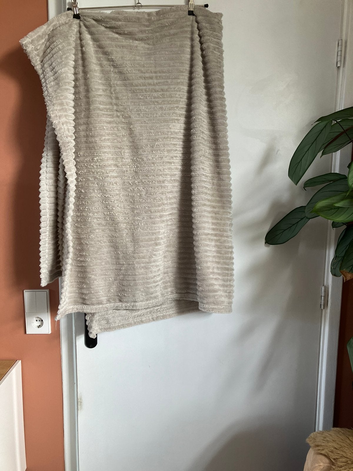 Mooi zacht warm groot plaid licht taub beige stone kleurtje, Ophalen of Verzenden, Zo goed als nieuw