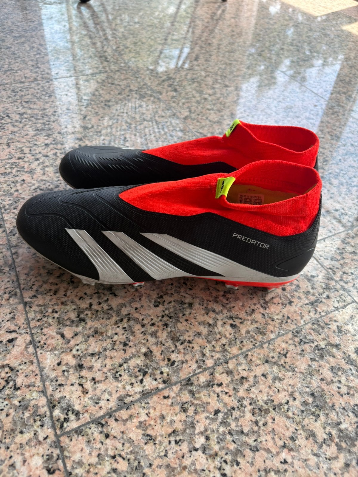 Nieuwe adidas predator voetbalschoenen, Maat XS of kleiner, Ophalen, Zo goed als nieuw, Schoenen