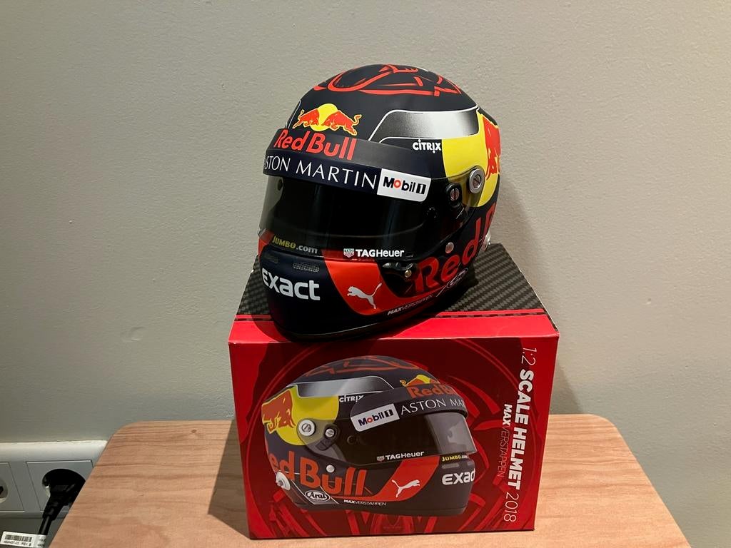 Max verstappen helm 1:2 seizoen 2018, Ophalen of Verzenden, Zo goed als nieuw, Formule 1