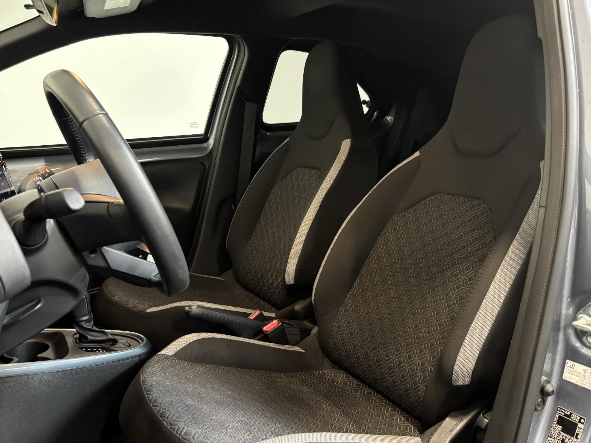 Toyota Aygo X 1.0 VVT-i Automaat Pulse Navigatie Apple Carpl, Stof, Gebruikt, 4 stoelen, Start-stop-systeem