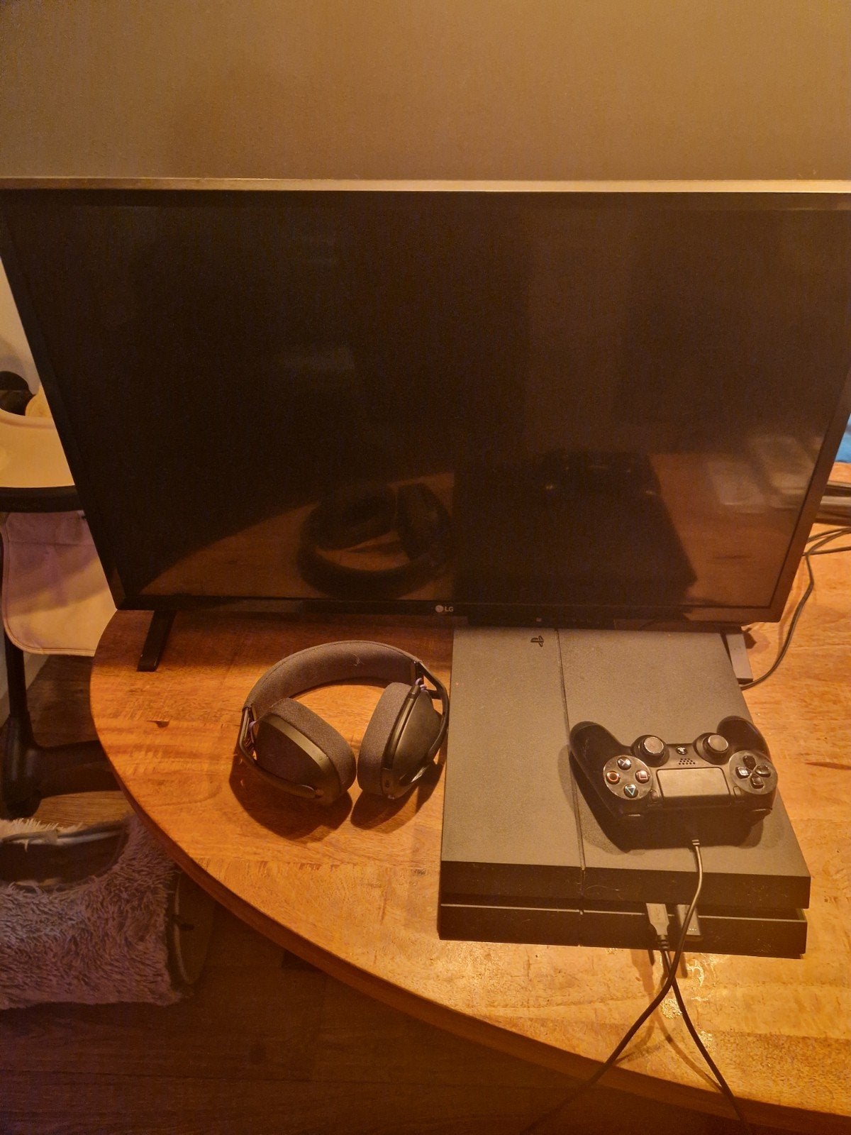 ps4 met controller en 32 inch tv, Spelcomputers en Games, Spelcomputers | Sony PlayStation 4, Ophalen, Zo goed als nieuw
