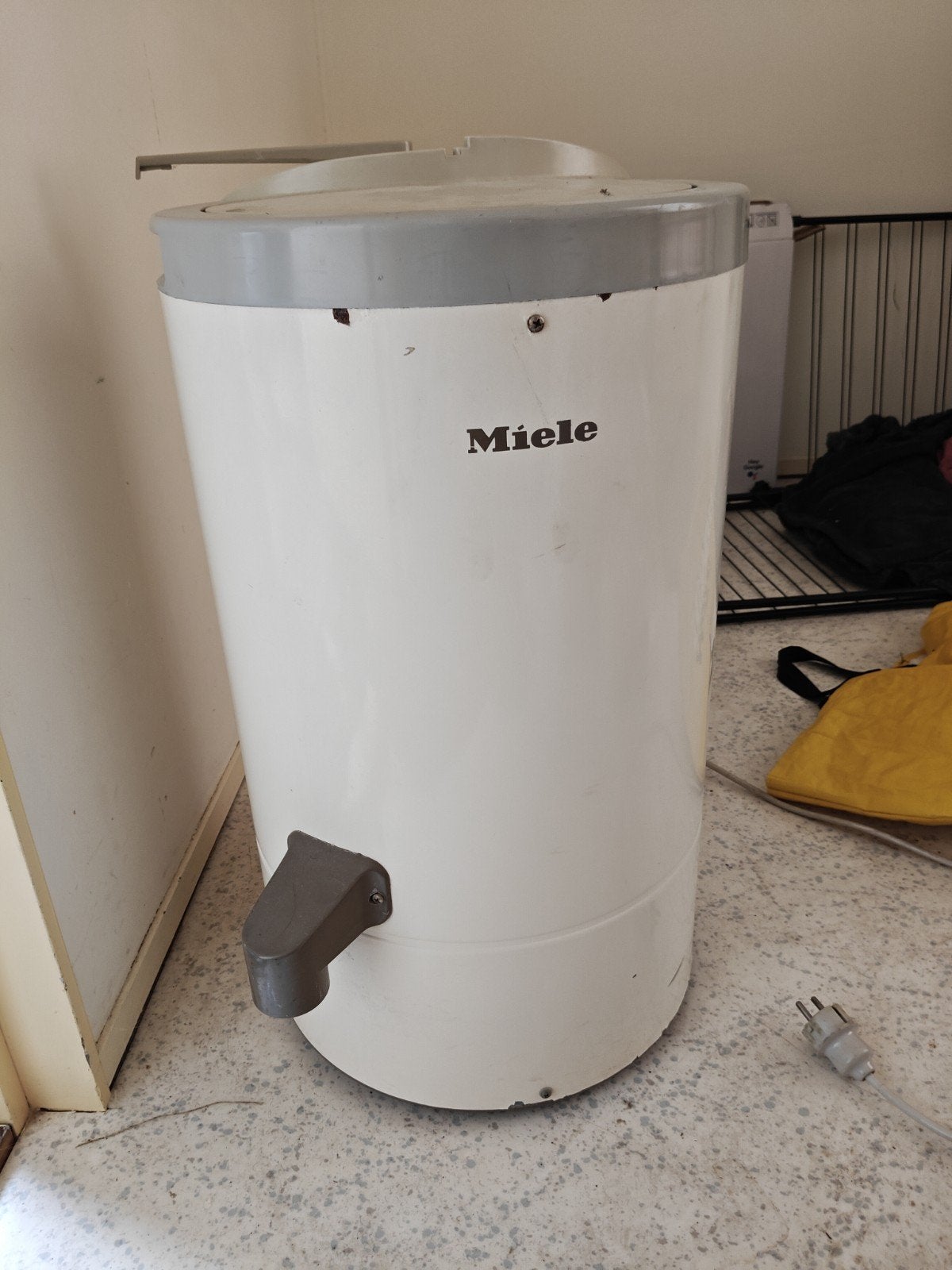 Miele centrifuge, Witgoed en Apparatuur, Wasmachines, Gebruikt, Bovenlader, Minder dan 4 kg, 85 tot 90 cm, Minder dan 1200 toeren