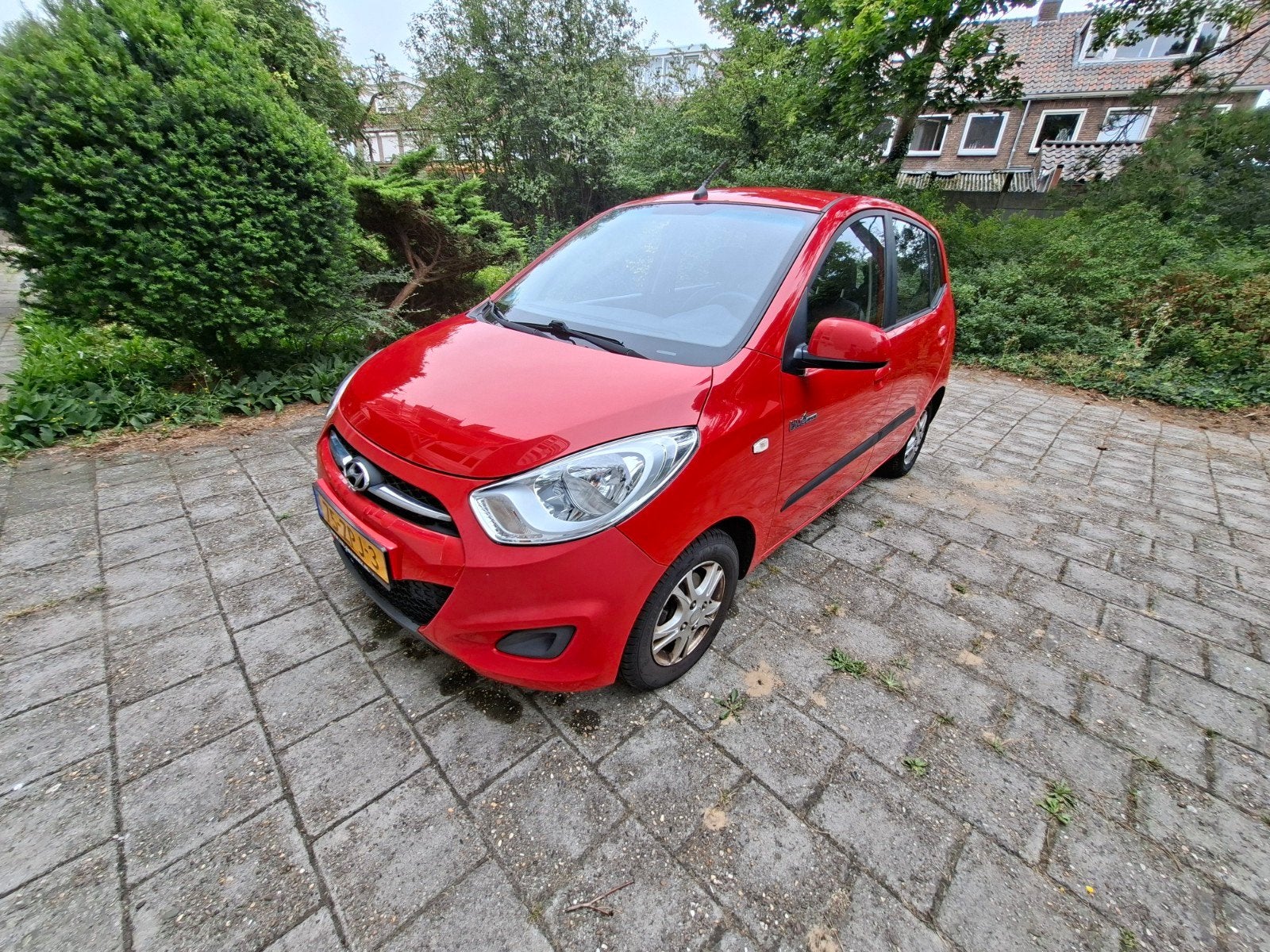 Hyundai i10 1.0 5DR 2013 Rood, Auto's, Hyundai, Voorwielaandrijving, 31 €/maand, 400 kg, Origineel Nederlands