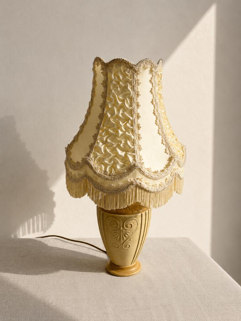 Vintage klassieke tafellamp met franjes – boudoir stijl, Huis en Inrichting, Ophalen of Verzenden, Zo goed als nieuw, Overige materialen