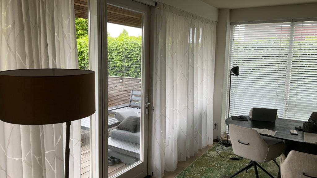 Inbetween gordijnen 417 cm breed / 236 hoog, Huis en Inrichting, Overige kleuren, 200 cm of meer, Ophalen of Verzenden, Zo goed als nieuw