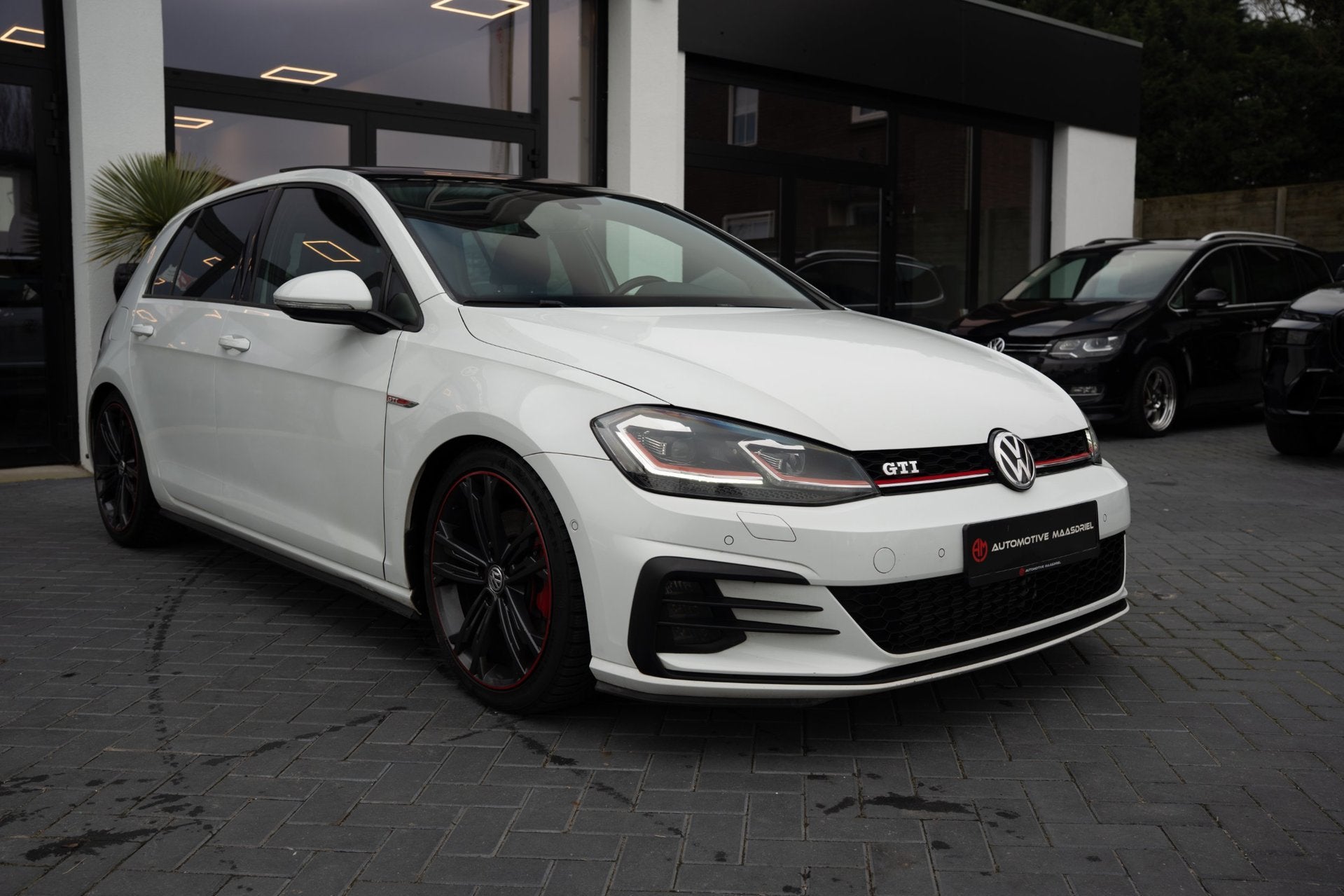 Volkswagen Golf 2.0 TSI GTI, Gebruikt, Zwart, 4 cilinders, 1984 cc