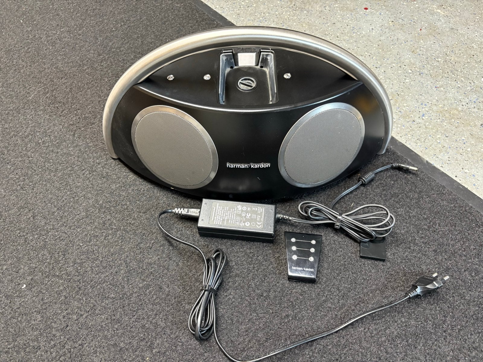Harman Kardon Go + Play II iPod/iPhone Docking Speaker