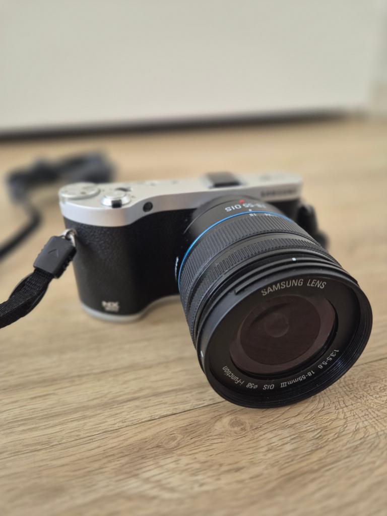Samsung NX300 met 18-55mm OIS lens - Zilver/Zwart, Compact, Ophalen of Verzenden, Zo goed als nieuw, 4 t/m 7 keer