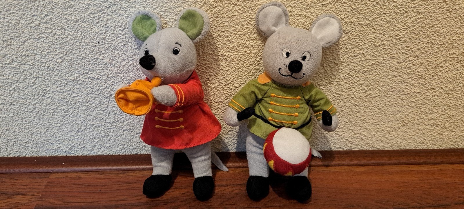 Set van 2 schattige knuffelmuizen met muziekinstrumenten., Ophalen of Verzenden, Zo goed als nieuw