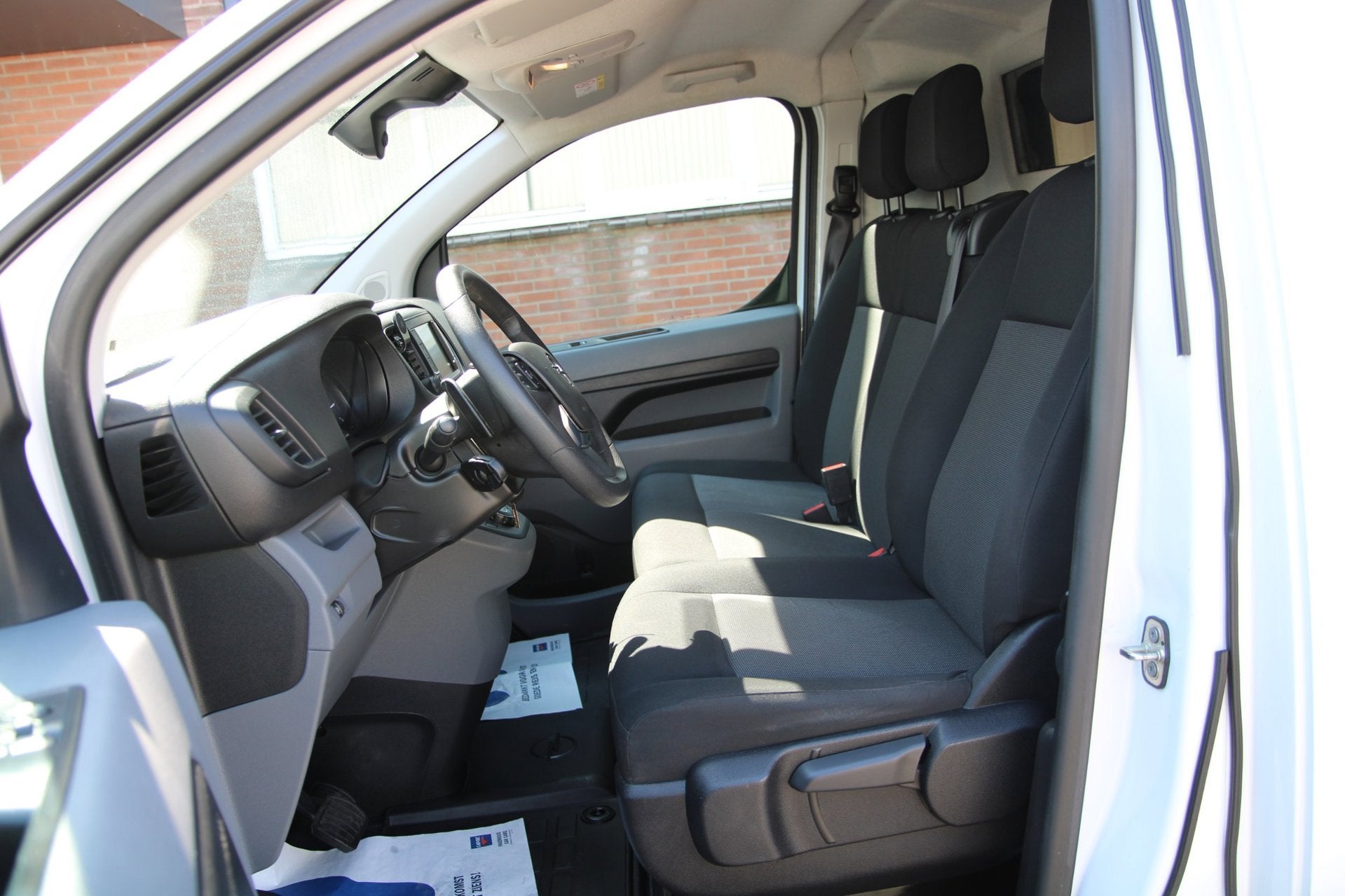 Opel Vivaro 2.0 BlueHDi 145Pk Automaat L3H1 / App connect /, Gebruikt, 4 cilinders, Wit, Bedrijf