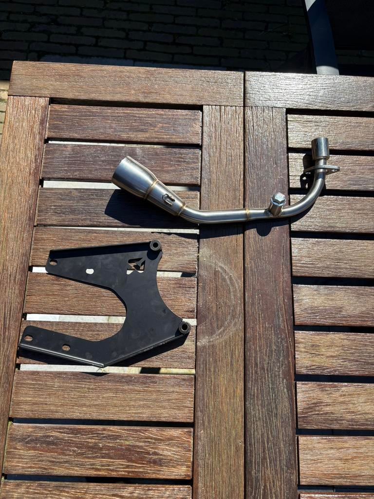 Akrapovic ophanging + bocht, Ophalen of Verzenden, Zo goed als nieuw, Uitlaat