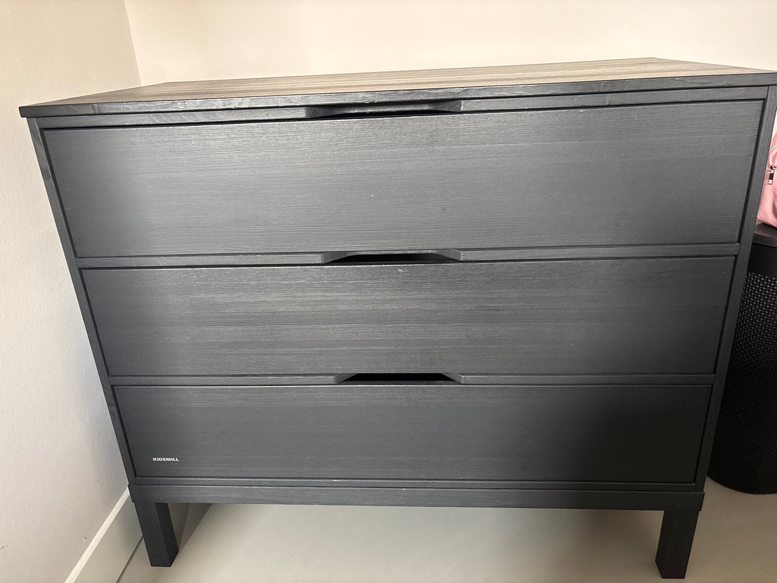 Kidsmill Pure Wood Commode 3L - Geborsteld Zwart, Kinderen en Baby's, Kinderkamer | Commodes en Kasten, 50 tot 70 cm, Ophalen of Verzenden
