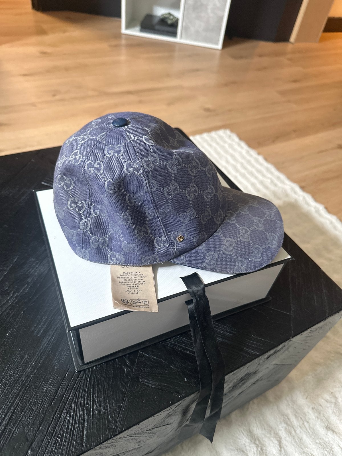 Originele Gucci pet - Blauw met GG-patroon, Verzenden, Gedragen, One size fits all, Pet