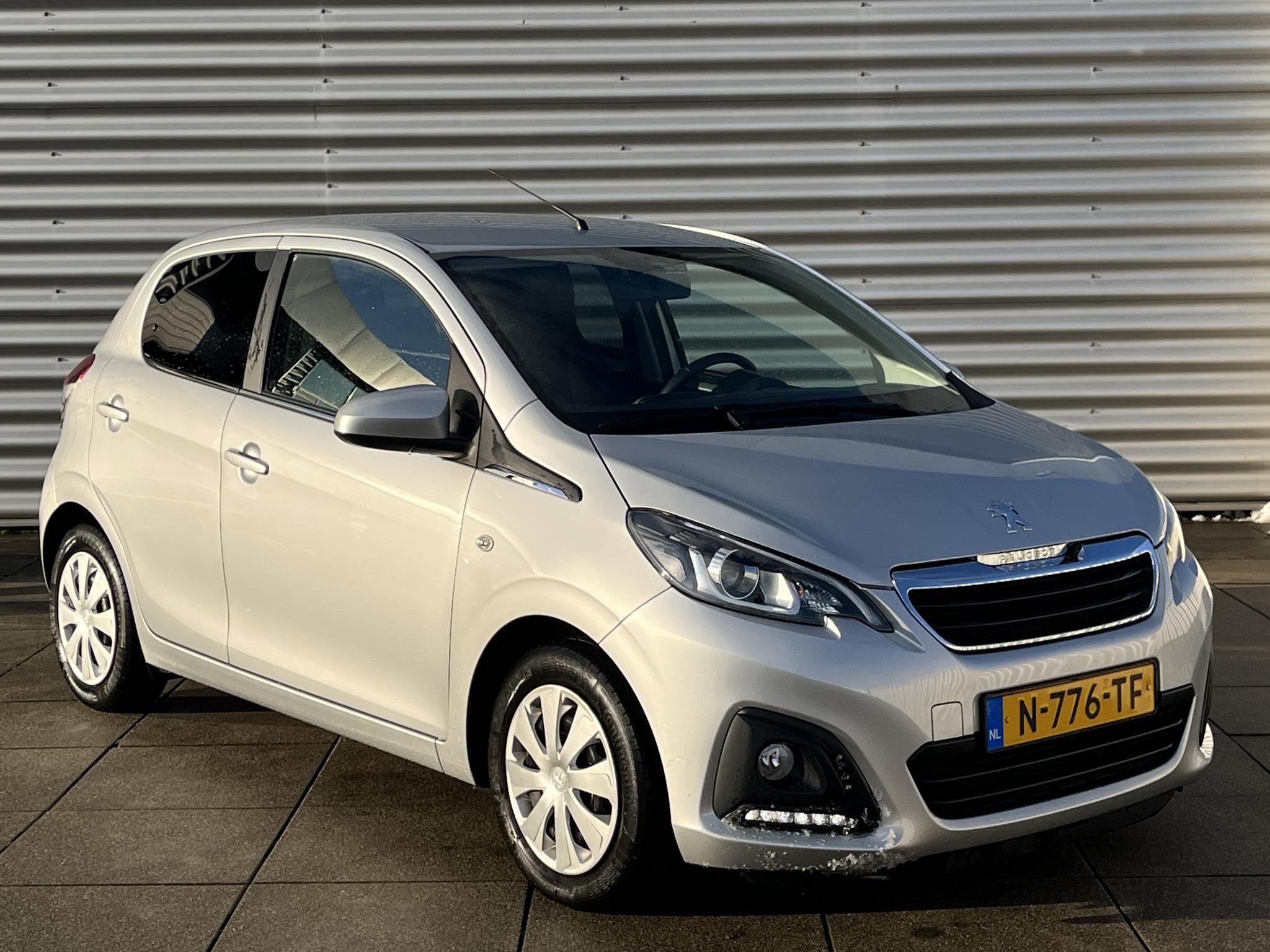 Peugeot 108 1.0 e-VTi Active | Airco | Bluetooth | Lage KM S, Voorwielaandrijving, Stof, Gebruikt, Euro 6