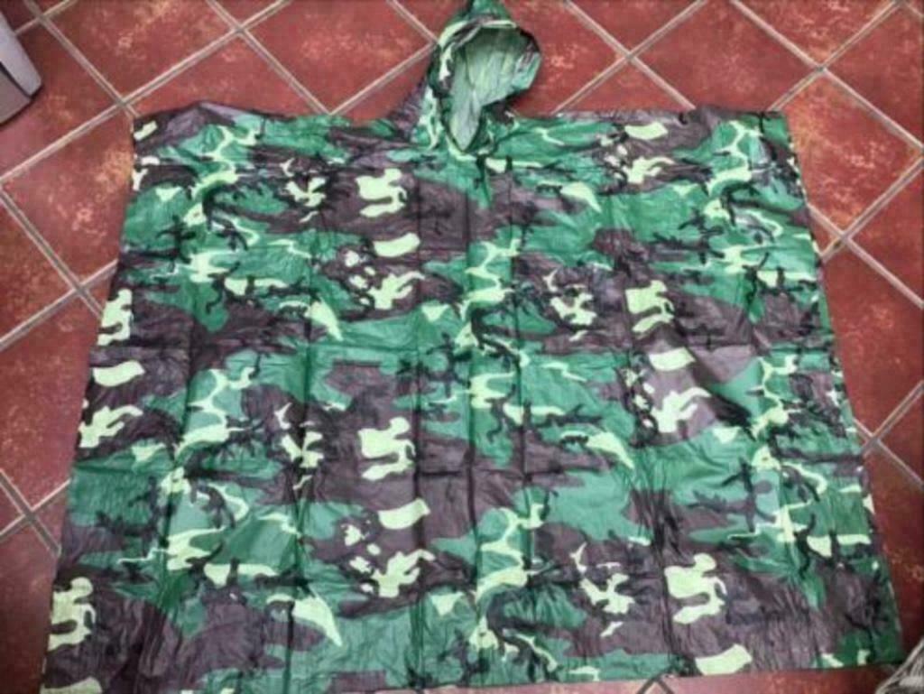 Camouflage poncho merk benson nieuw one size zie foto, Camouflage poncho merk benson nieuw one size zie foto, Nieuw, Overige maten