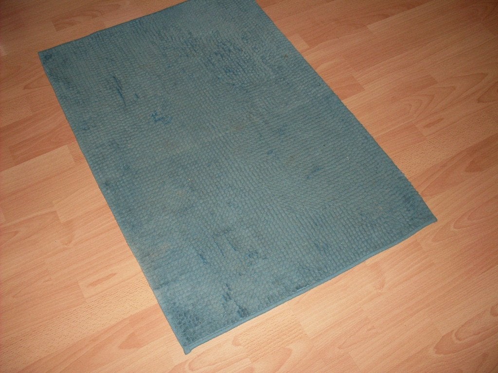 hoogpolig middenblauw slaapkamer kleed 85x55cm, Ophalen, 50 tot 100 cm, Blauw, 50 tot 100 cm