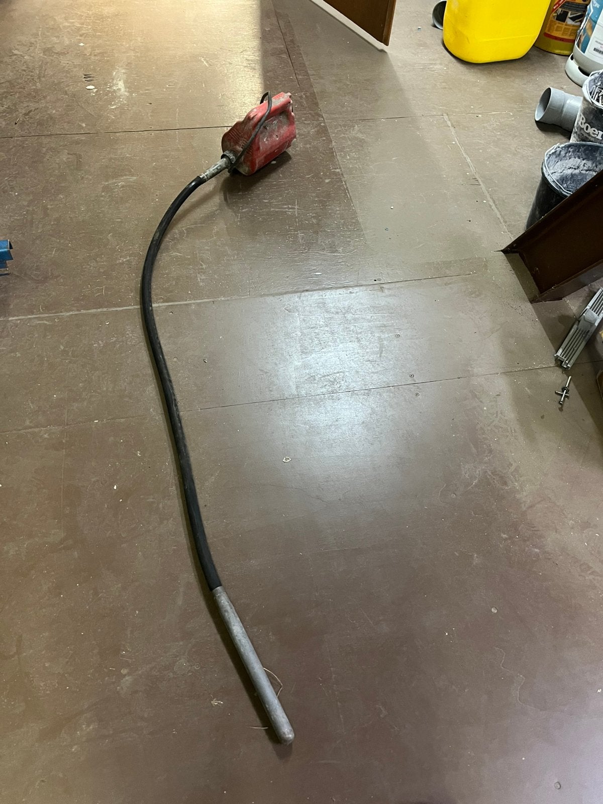 Beton trilnaad op stekker, Ophalen