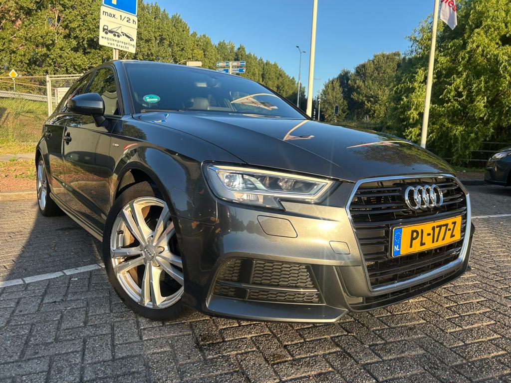 Audi A3 1.4 Tfsi Sportback S-tr 2017 Grijs, Zwart, 4 cilinders, Leder en Stof, Navigatiesysteem