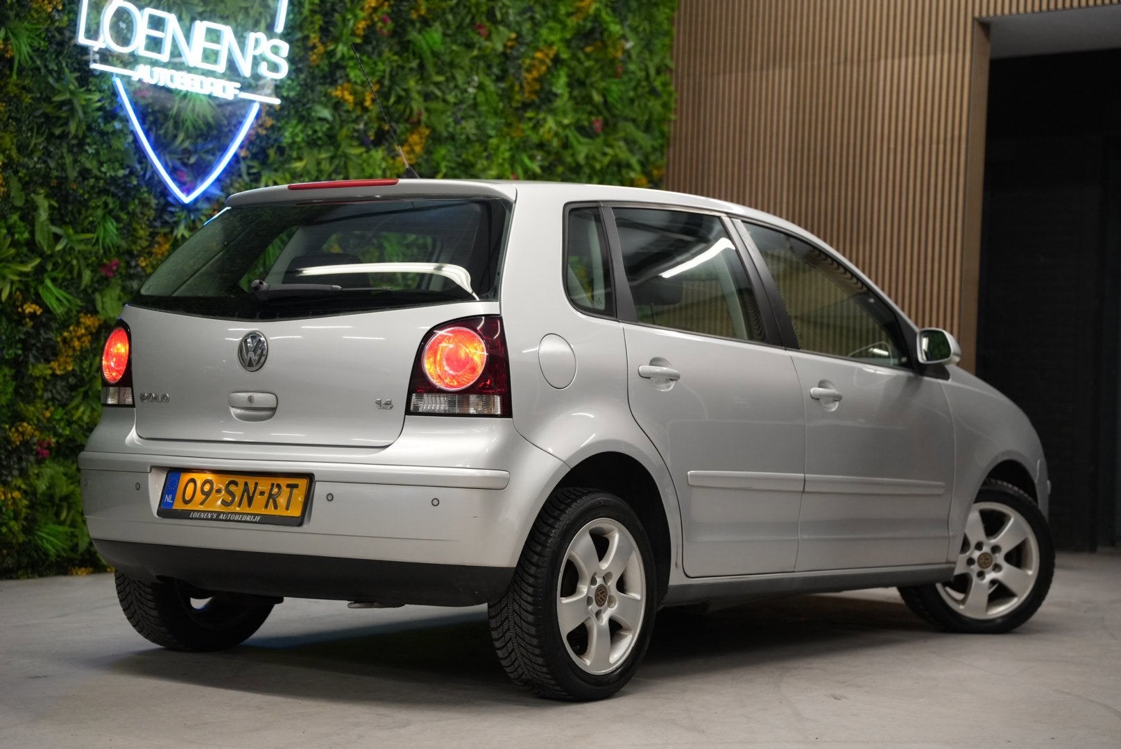 Volkswagen Polo 1.4-16V Optive Automaat / Airco / Radio, Zwart, 4 cilinders, Origineel Nederlands, Bedrijf