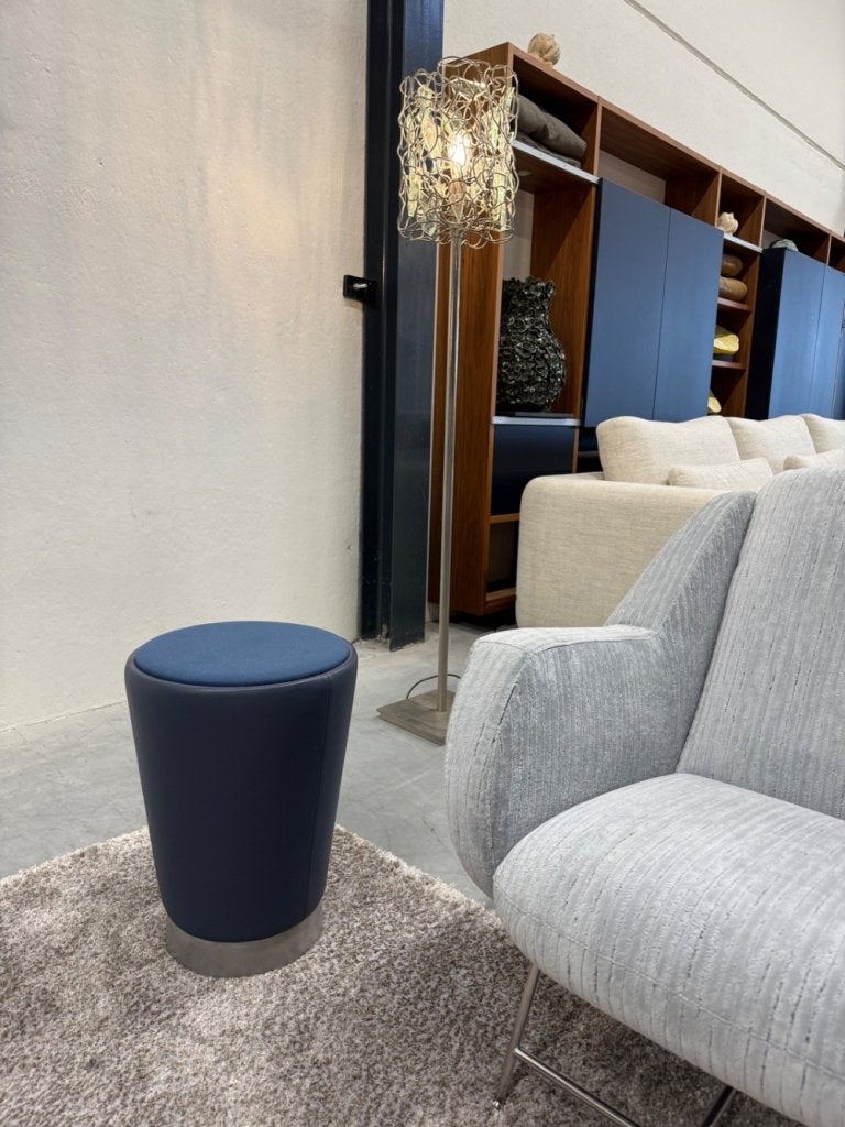 Als nieuw Leolux Barilo kruk Blauw leer Design poef, 45 tot 60 cm, Overige materialen, Minder dan 55 cm, Leolux