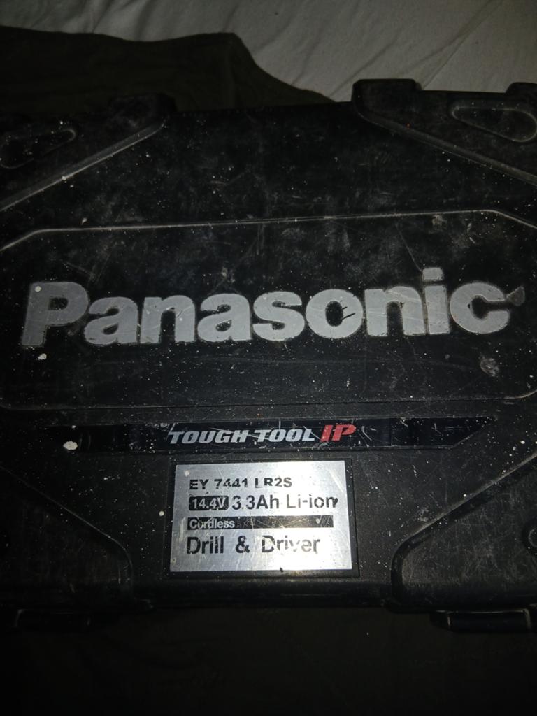 Panasonic 14.4 v 3.3ah met lader en 2 accus, Gebruikt, Variabele snelheid, Ophalen of Verzenden, Boor- en Schroefmachine