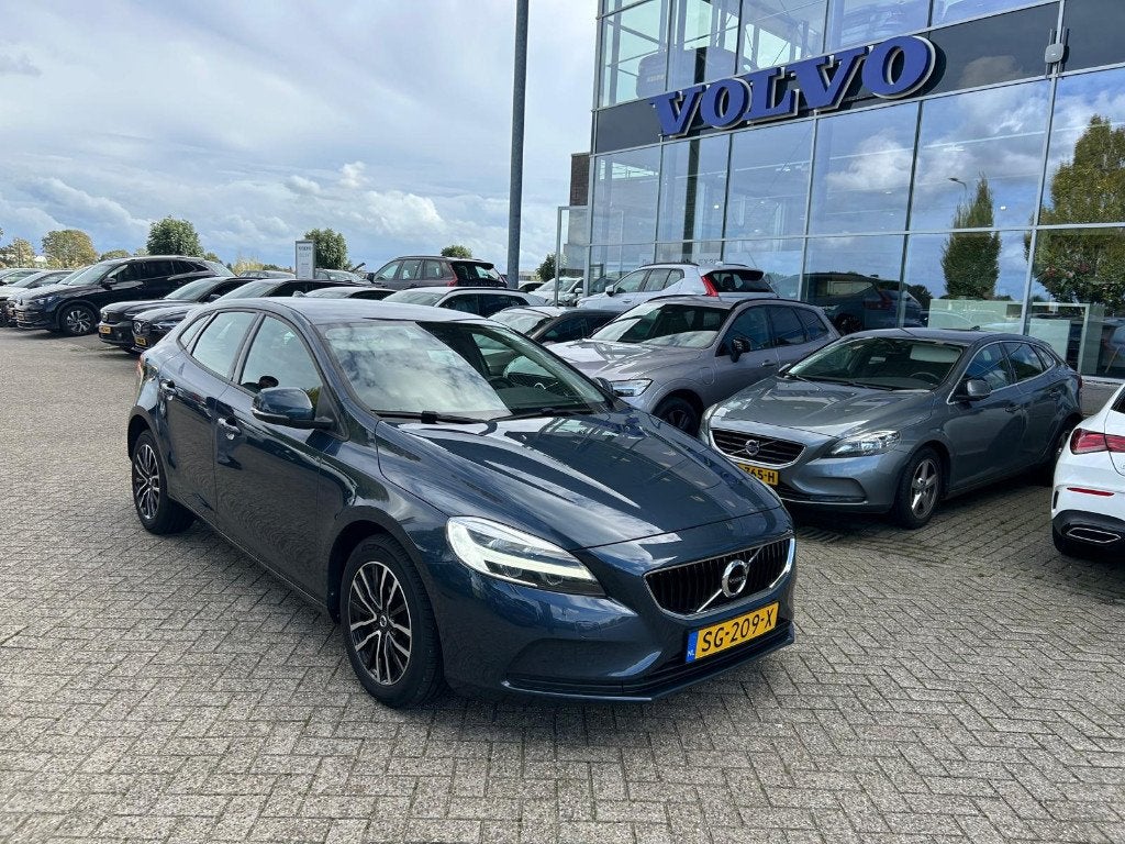Volvo V40 1.5 T2 122PK Geartronic 2018 Blauw, Dealer onderhouden, 1498 cc, Zwart, 4 cilinders