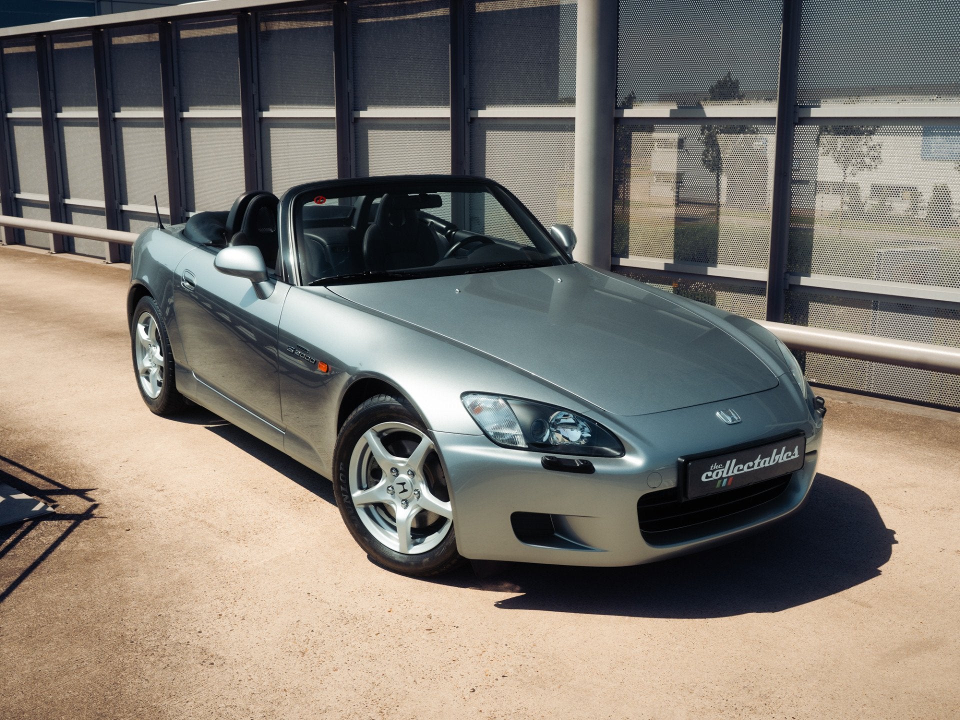 Honda S2000 2.0i slechts 8.400km in nieuwstaat (bj 2001), Auto's, Zwart, Cabriolet, Bedrijf, Handgeschakeld